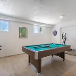 With Sea View - Private Heated Pool * 포드고라